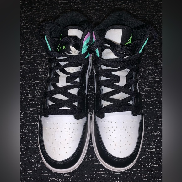 Worn less than 4 times. Not to crested and in woman size - Picture 2 of 5